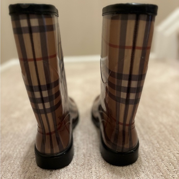moving sale get it while you can Burberry mid-calf boots.. Worn 1.. PERFECT!! - Picture 2 of 5